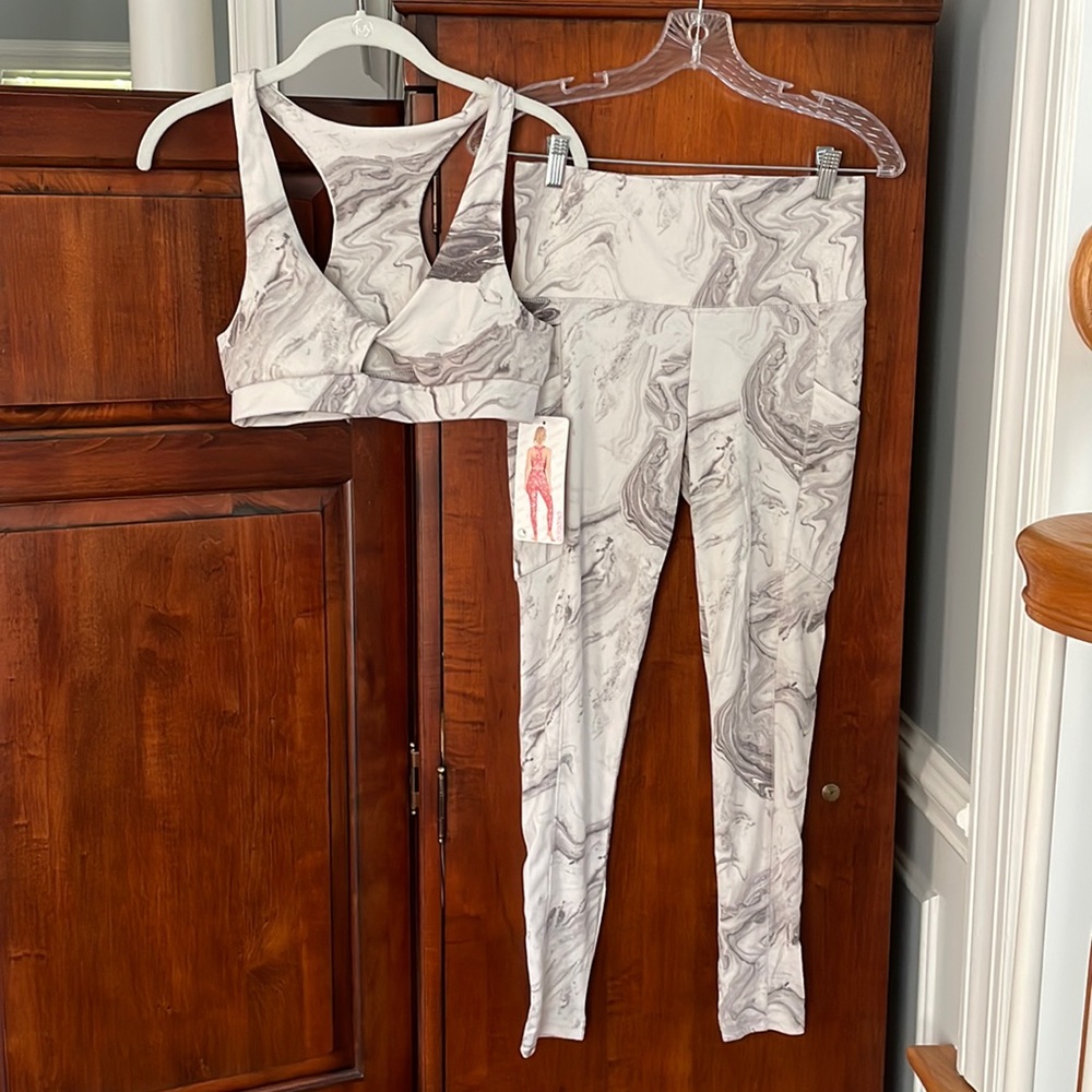 NWT 2 piece Activewear Sports Bra/Leggings Set